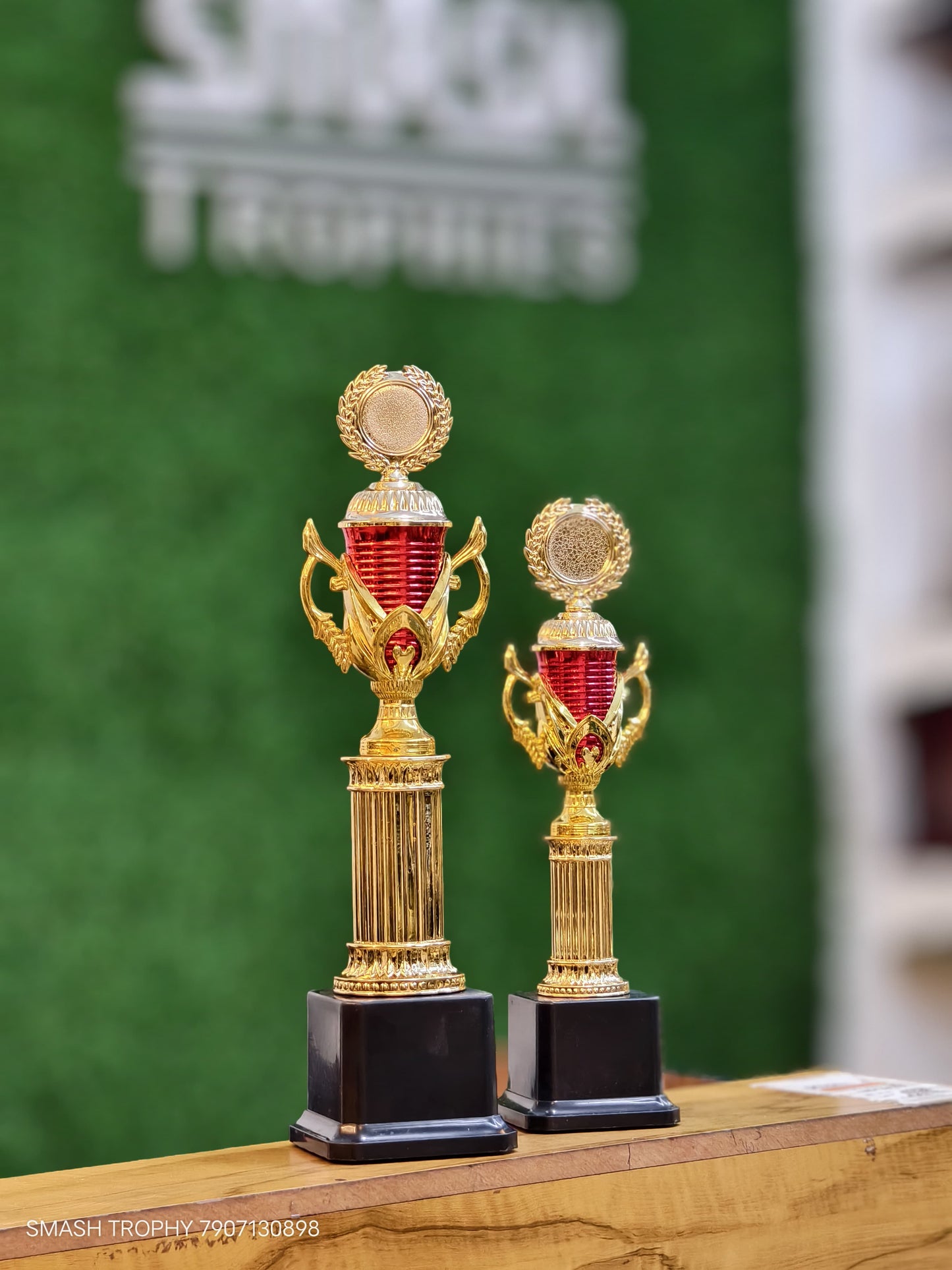 Plastic trophy 324-1580