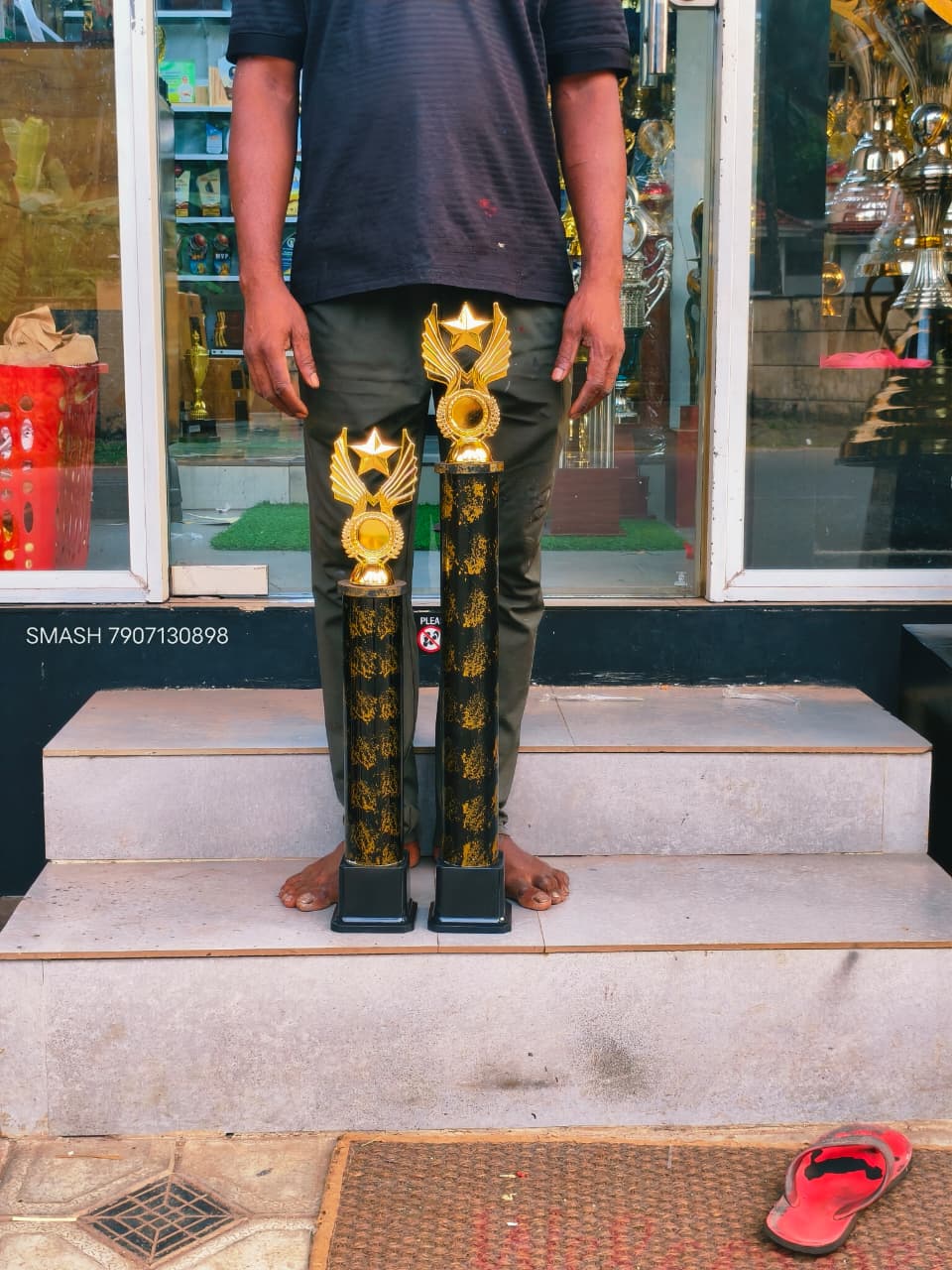 97-530 Plastic trophies Blak