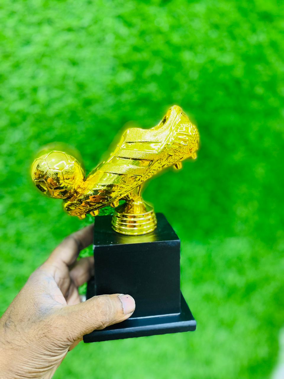B02 – SMASH TROPHIES