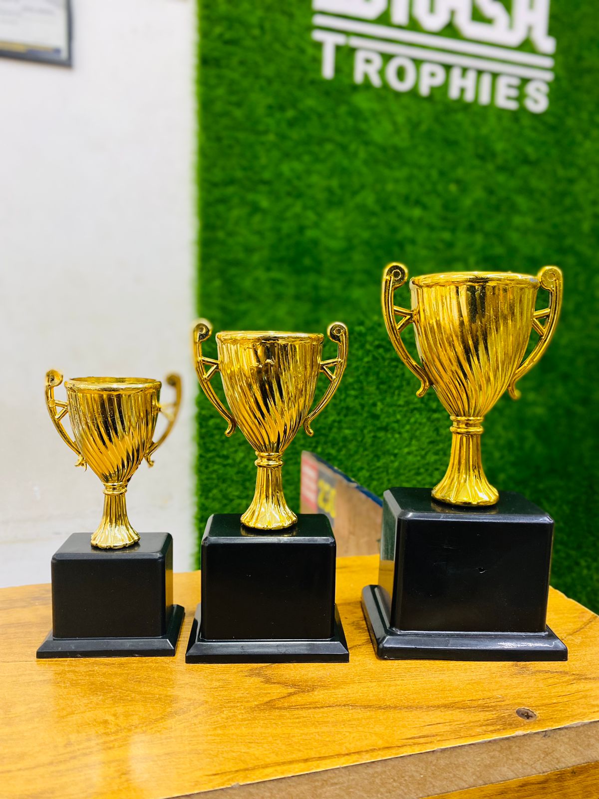 TROPHIES HUB – SMASH TROPHIES