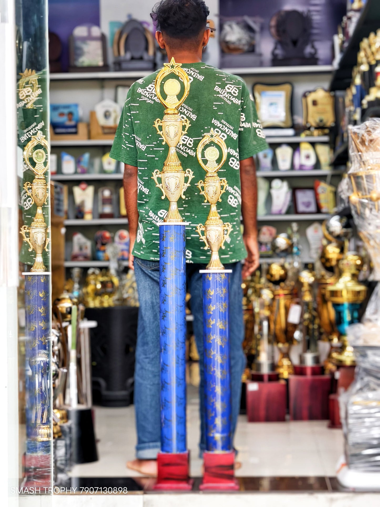Plastic trophies 33-85-1700