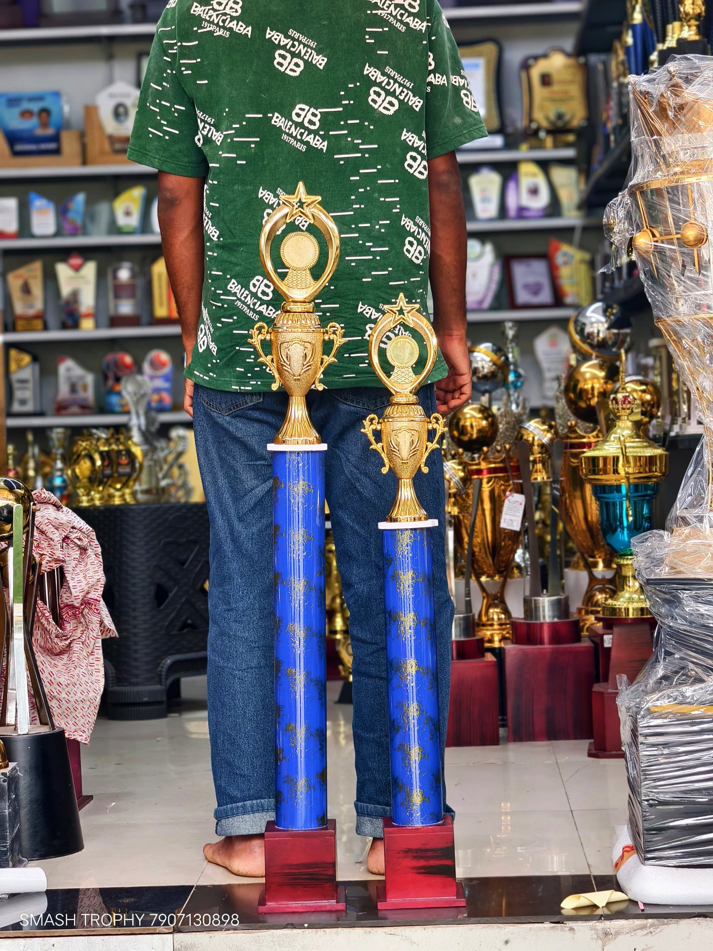 Plastic trophies 33-85-1150