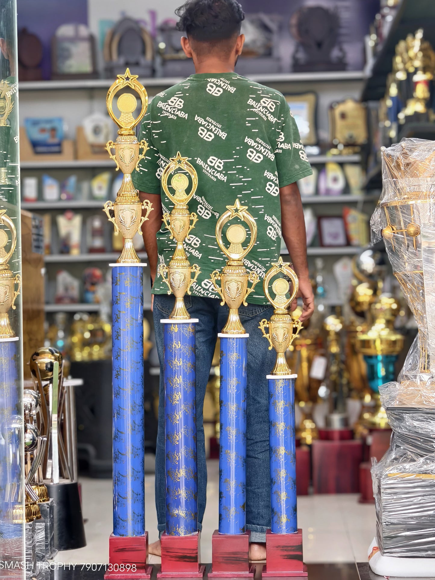 Plastic trophies 33-85-2500 4 BLUE