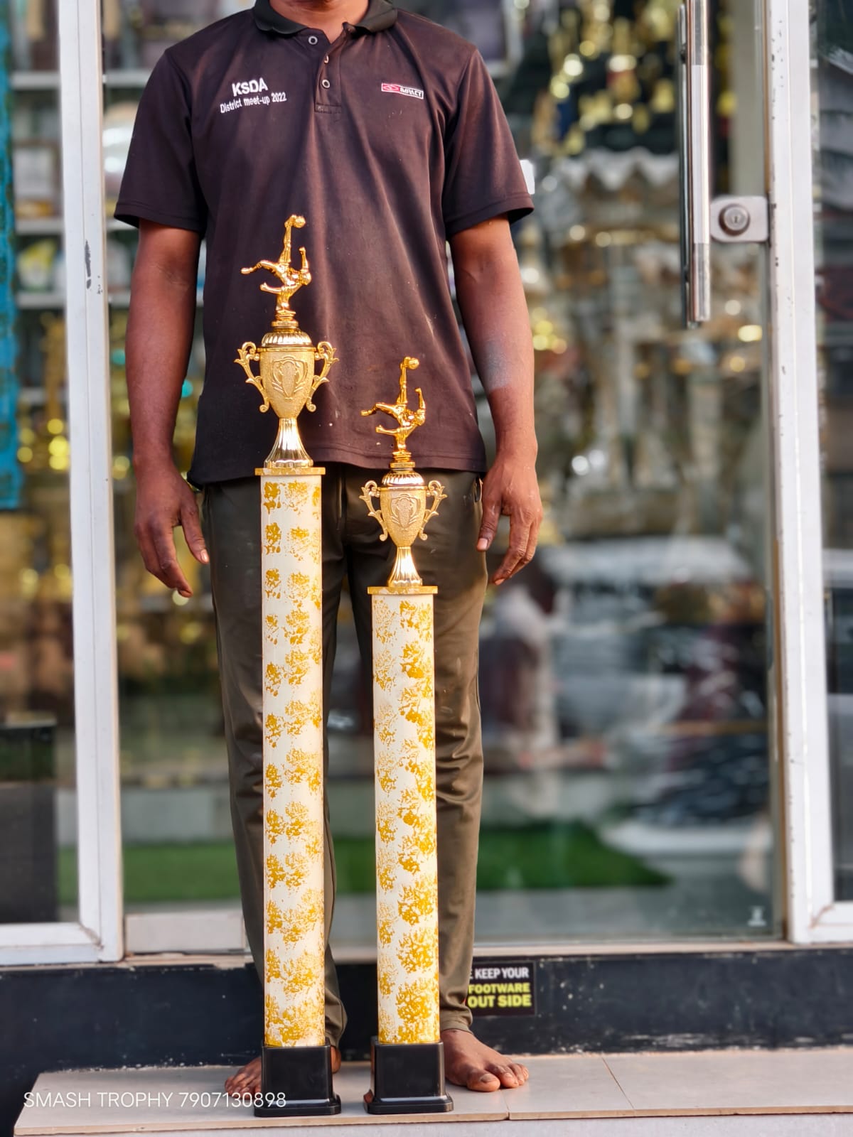 Plastic trophy 33-1080 WITH