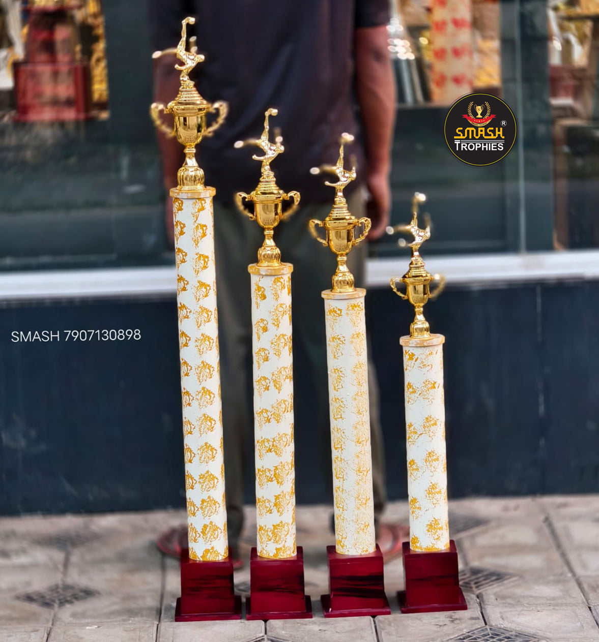 Plastic 4 trophies 108- 1900