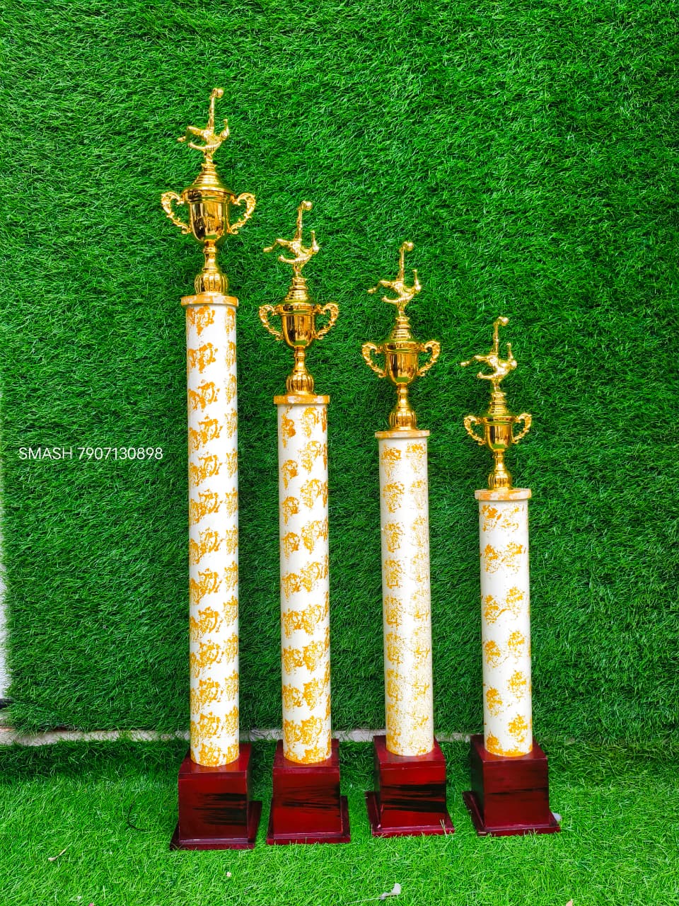 Plastic 4 trophies 108- 1900