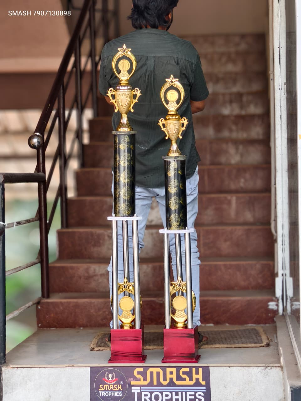 Trophies 33-1800 BLACK