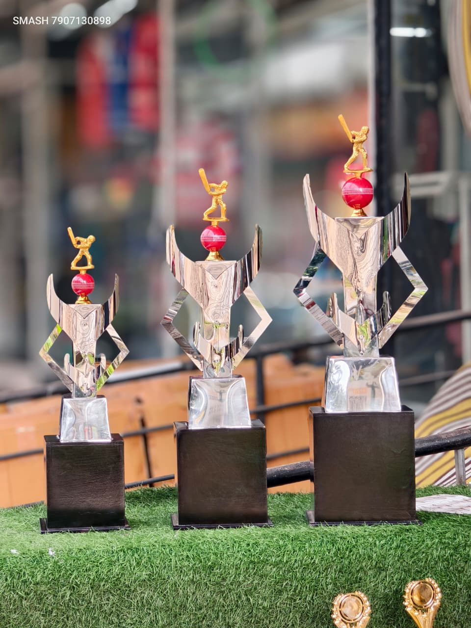 PREMIUM PODIUM TROPHY SET 8400