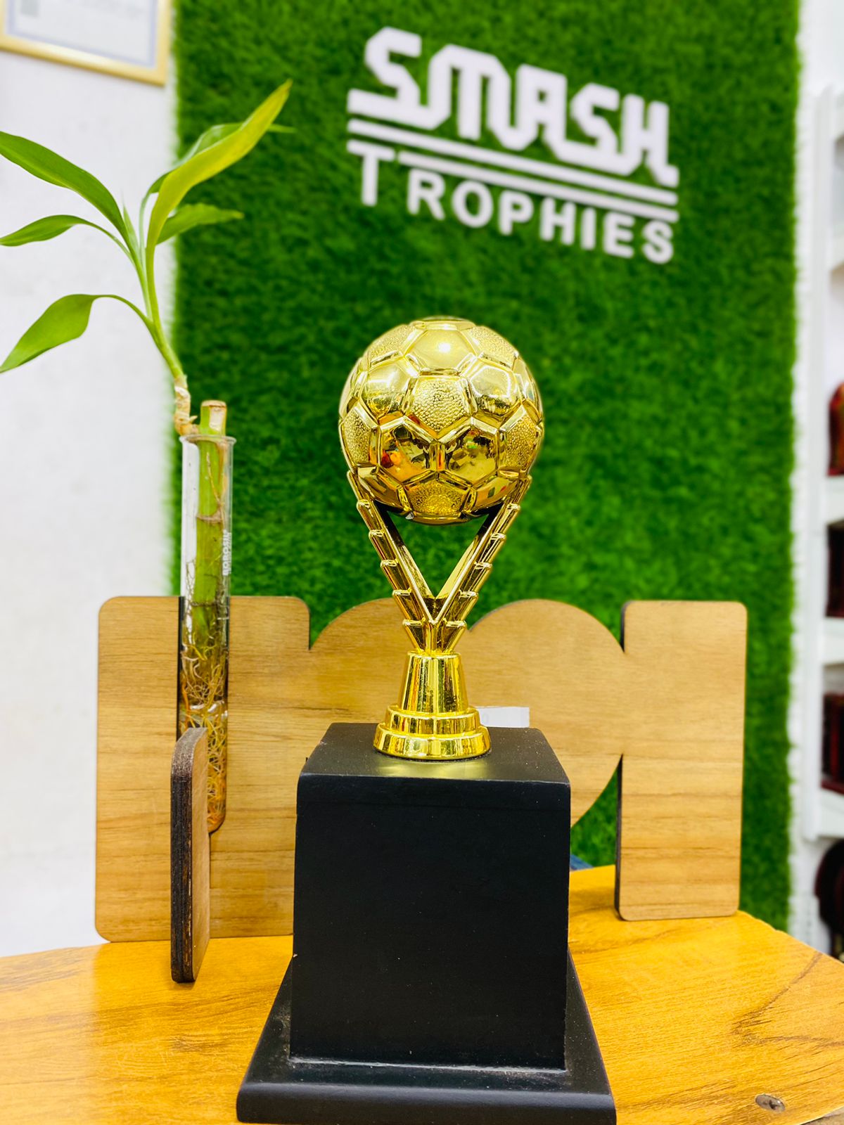 GBALL – SMASH TROPHIES